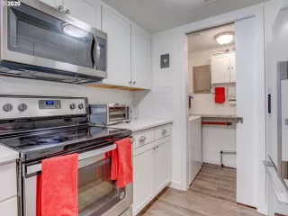 Photo #4: 20072336 Listing