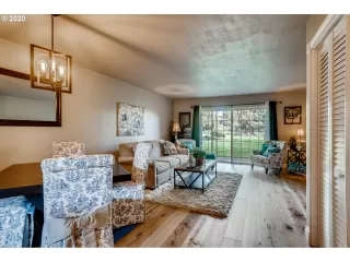 Photo #4: 20072565 Listing