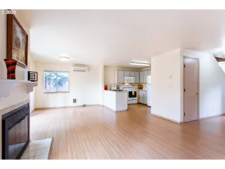 Photo #6: 20073876 Listing