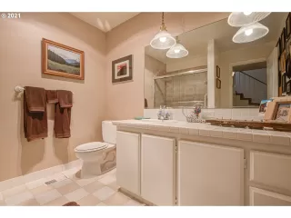 Photo #4: 20074258 Listing