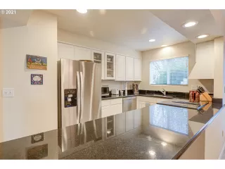 Photo #6: 20074258 Listing