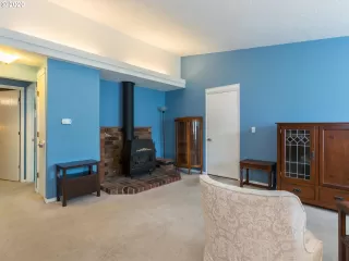 Photo #6: 20074391 Listing 