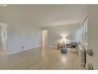 Photo #5: 20074657 Listing 