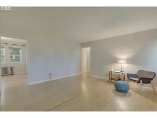 Photo #6: 20074657 Listing 