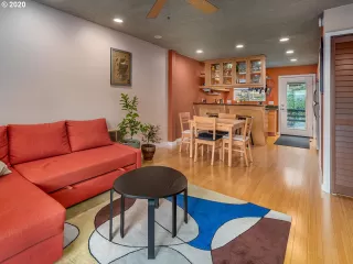 Photo #4: 20075499 Listing