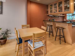 Photo #5: 20075499 Listing