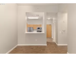 Photo #6: 20075895 Listing