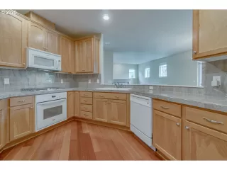 Photo #5: 20076107 Listing