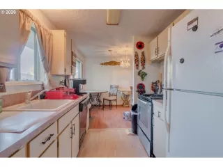 Photo #6: 20076216 Listing 