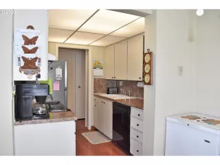 Photo #5: 20076285 Listing