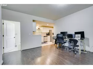 Photo #4: 20076303 Listing 