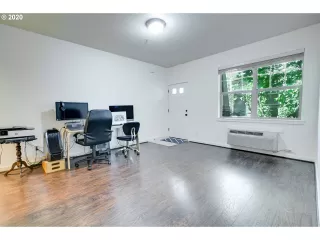 Photo #5: 20076303 Listing 