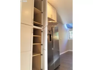 Photo #6: 20076493 Listing