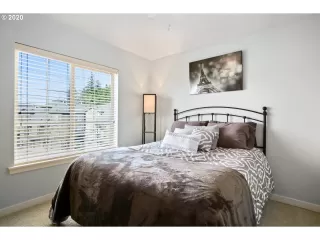 Photo #6: 20076807 Listing