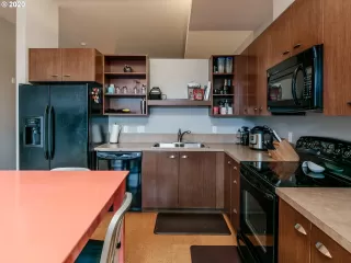 Photo #4: 20077381 Listing