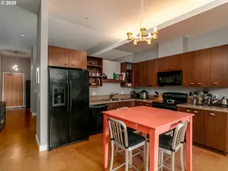 Photo #5: 20077381 Listing