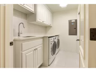 Photo #4: 20077874 Listing