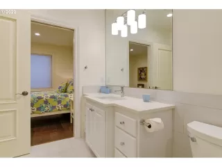 Photo #5: 20077874 Listing