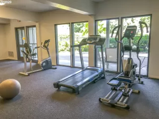 Photo #2: 20078329 Listing 
