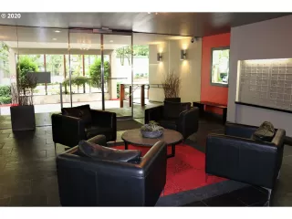 Photo #6: 20078731 Listing