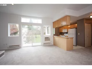 Photo #4: 20078841 Listing