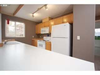 Photo #5: 20078841 Listing