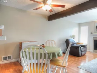 Photo #5: 20079810 Listing 