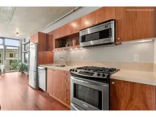 Photo #4: 20080226 Listing