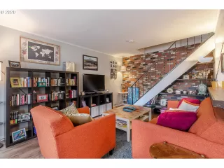 Photo #4: 20081953 Listing