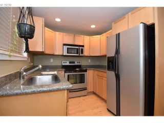 Photo #5: 20082022 Listing