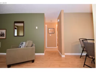 Photo #6: 20082022 Listing