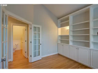 Photo #4: 20082377 Listing