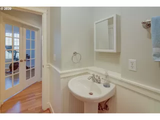 Photo #5: 20082377 Listing