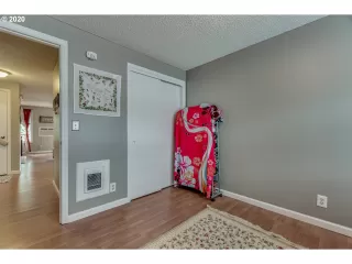 Photo #3: 20082559 Listing