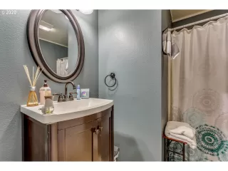 Photo #6: 20082559 Listing