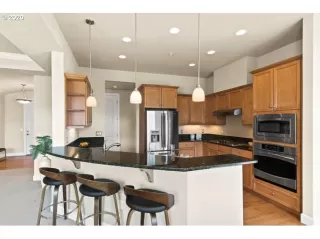 Photo #6: 20082726 Listing