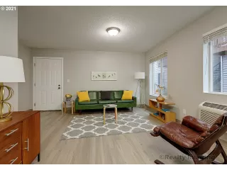 Photo #1: 20082977 Listing