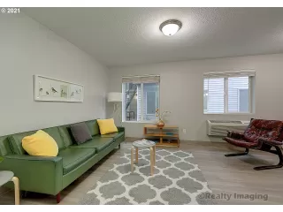 Photo #2: 20082977 Listing