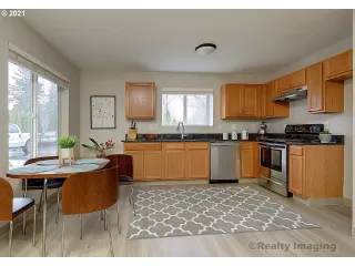 Photo #5: 20082977 Listing