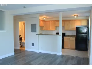 Photo #2: 20083181 Listing