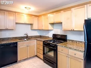 Photo #4: 20083181 Listing