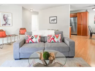 Photo #3: 20083573 Listing