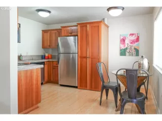 Photo #4: 20083573 Listing