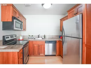 Photo #5: 20083573 Listing