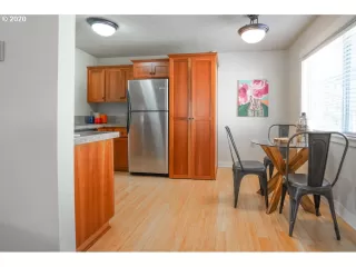 Photo #6: 20083573 Listing