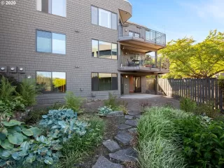 Photo #1: 20084078 Listing