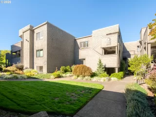 Photo #2: 20084078 Listing