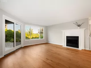 Photo #4: 20084078 Listing