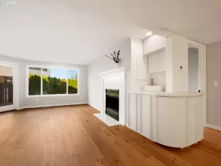 Photo #5: 20084078 Listing