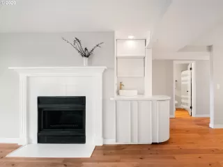 Photo #6: 20084078 Listing